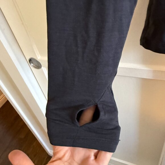 Active long-sleeve top, Spyder Black, Thumb Holes & Fitted Seams – Size M - Picture 2 of 4